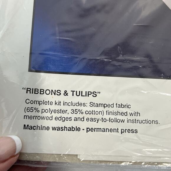 Bucilla Vintage Stitchery Ribbon & Tulips Stamped Fabric 15" Napkins Set of 4 - Picture 3 of 8